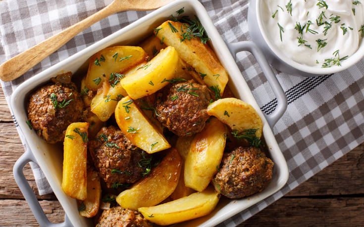 biftekia me patates sto fourno
